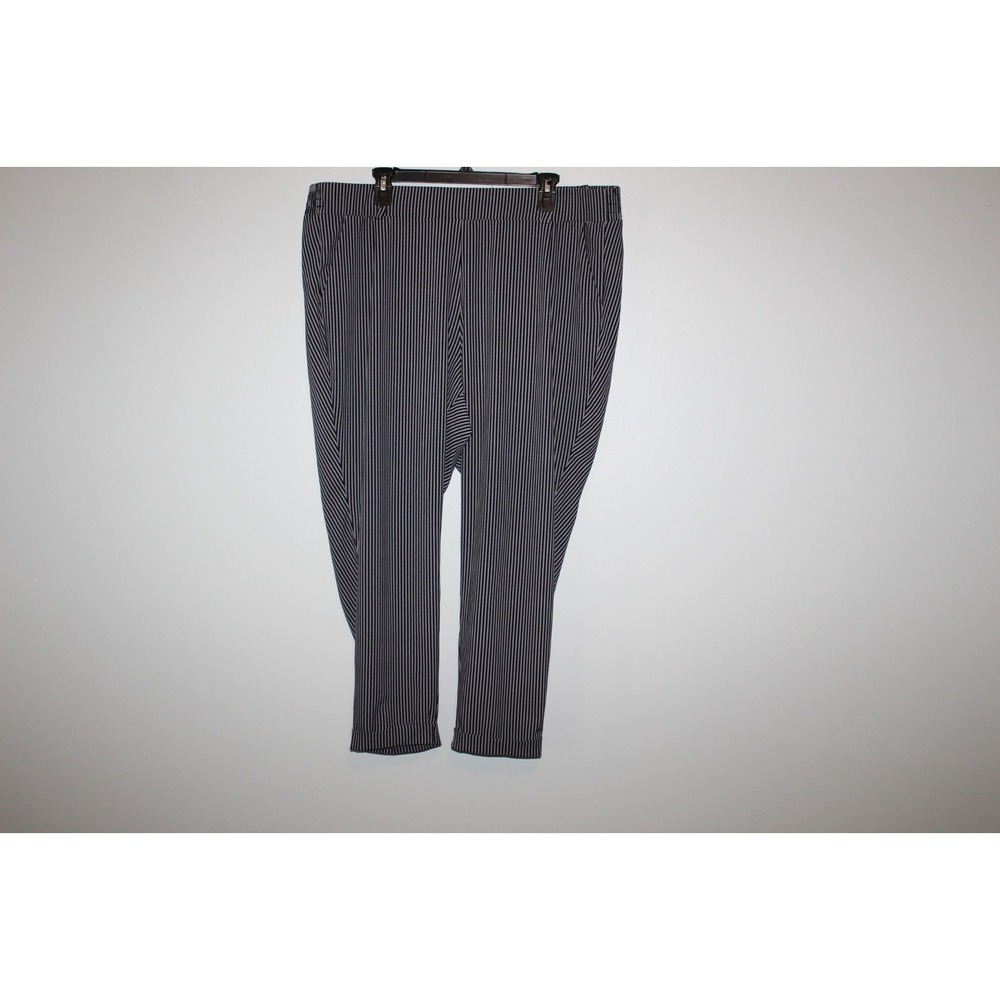 ✨2/$20 Torrid Pull On Taper Stretch Crepe High Rise Pant Black Plus Size 2 2X - Picture 2 of 10